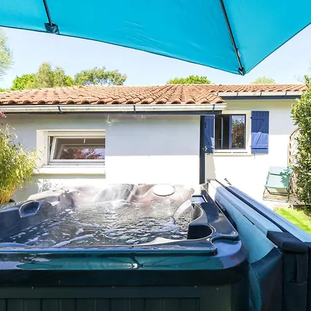 De Charme - Prive Μπιαρίτζ